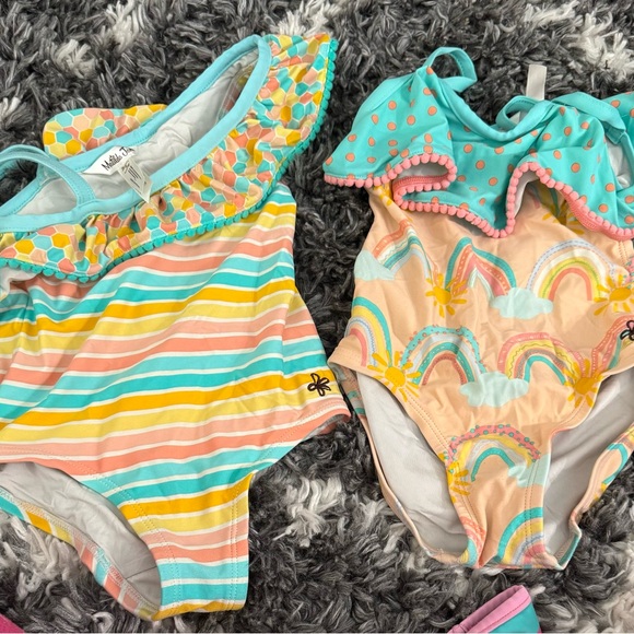 Size 4 swimsuits - Picture 1 of 1